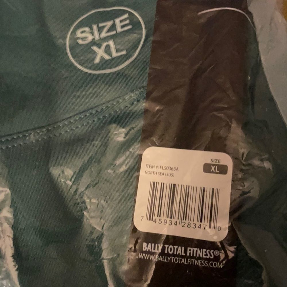 High Rise Bally’s Total Fitness Biker Shorts NWT - Picture 3 of 4